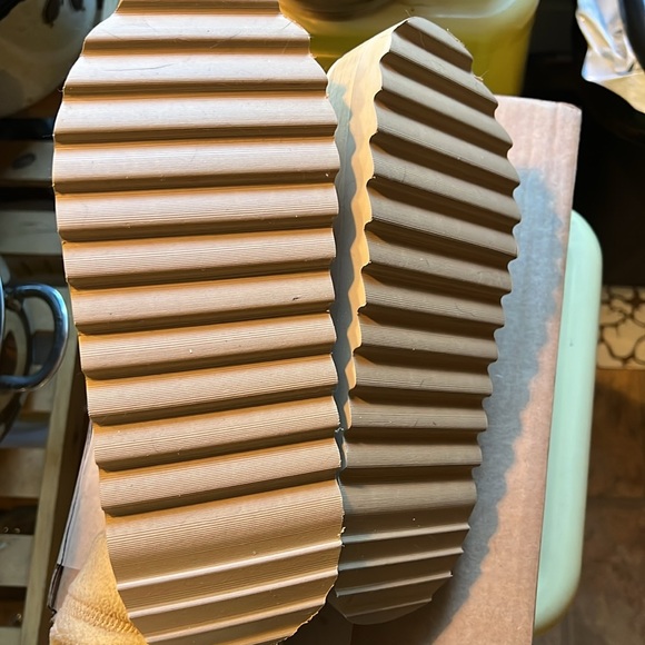 ✨New In Box✨ - BRYR Chonk Slides in Adobe (Sz 8) - Picture 5 of 7